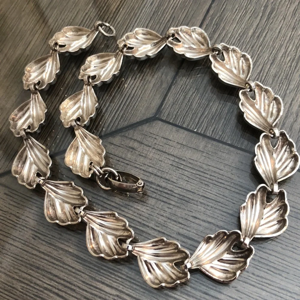 Vintage Silvertone Statement Necklace Leave or Shell Shapes - Picture 3 of 14